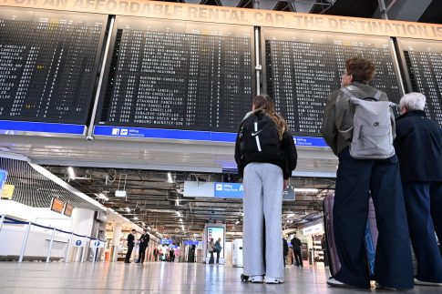 Μεγάλη Παρασκευή – Επιτάφιος Θρήνος: Live η Ακολουθία και η Περιφορά στο κέντρο της Αθήνας