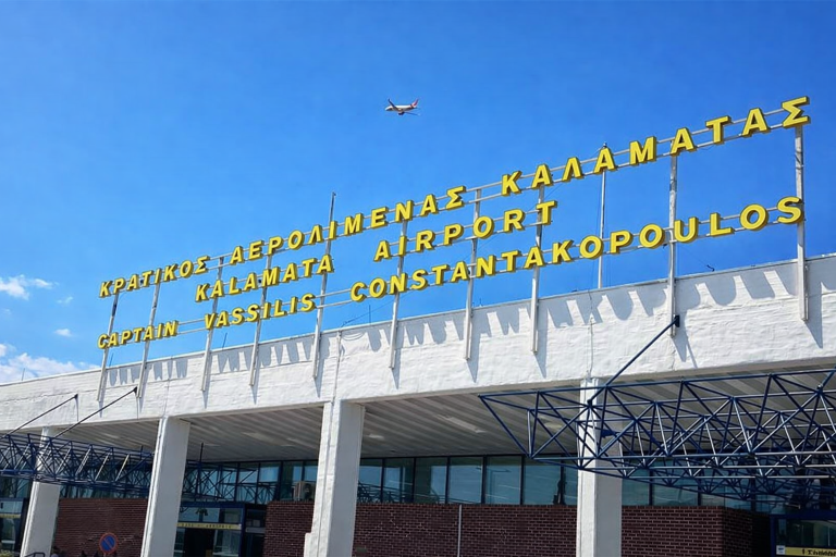 Καλαμάτα: Μεγάλη ταλαιπωρία για επιβάτες πτήσεων από Ηνωμένο Βασίλειο – «Μπλόκο» στους ελέγχους του αεροδρομίου