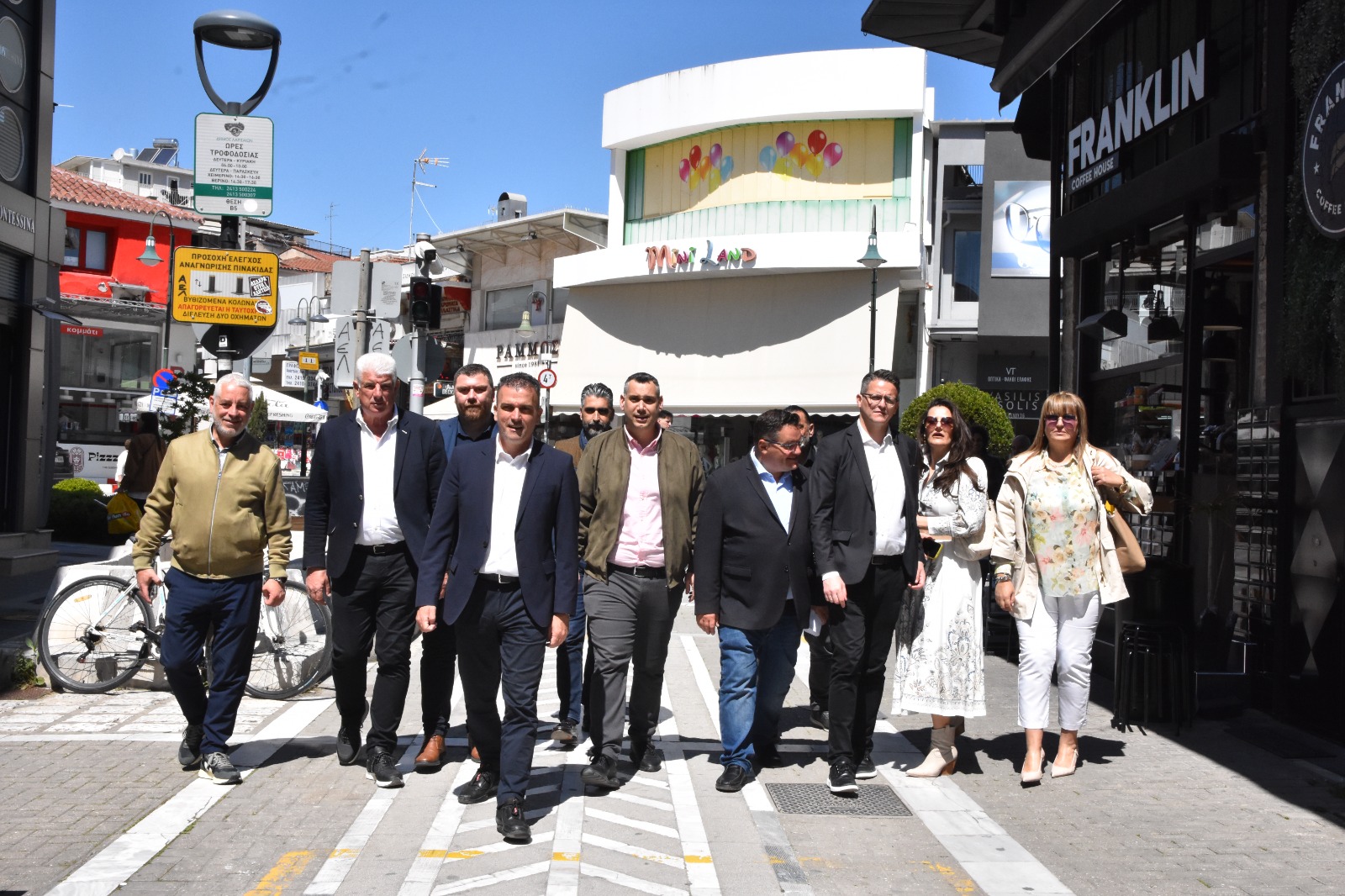 agora5 Στην αγορά ο δήμαρχος Λαρισαίων – Αντήλλαξε πασχαλινές ευχές