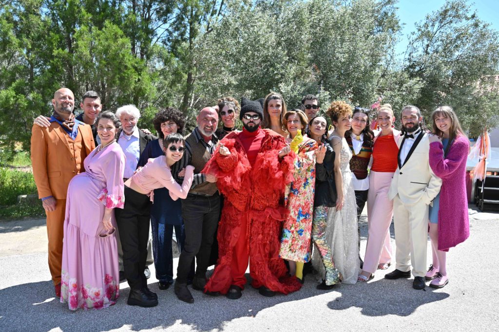 Ο Akylas εισβάλλει στη σειρά της ΕΡΤ «Το Παιδί», δείτε φωτογραφίες από τα γυρίσματα