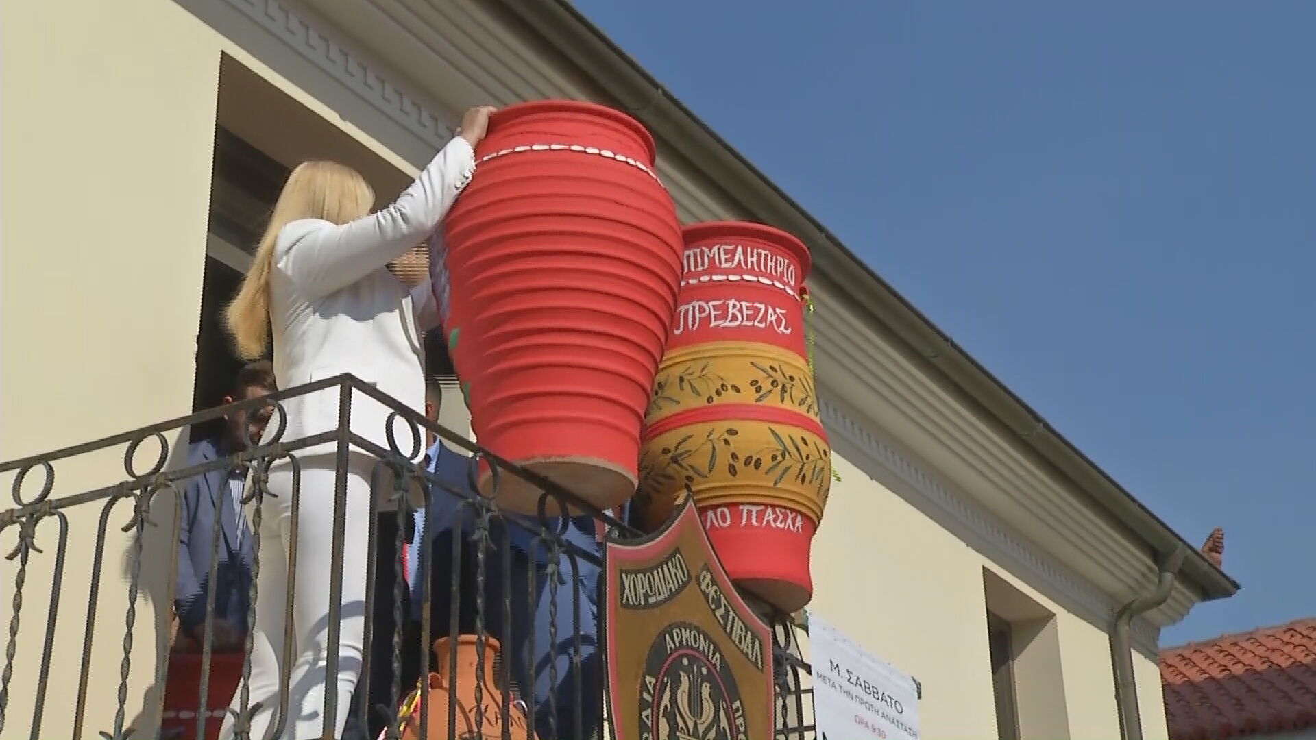 Το σπάσιμο των μπότηδων: Μια ηχηρή συμβολική πρώτη Ανάσταση – Ποια η ιστορία του εθίμου