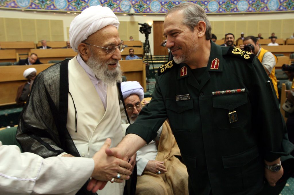 H νέα εποχή στο Ιράν: Πώς επικράτησαν οι στρατηγοί και ο ρόλος του τραυματισμένου Χαμενεΐ