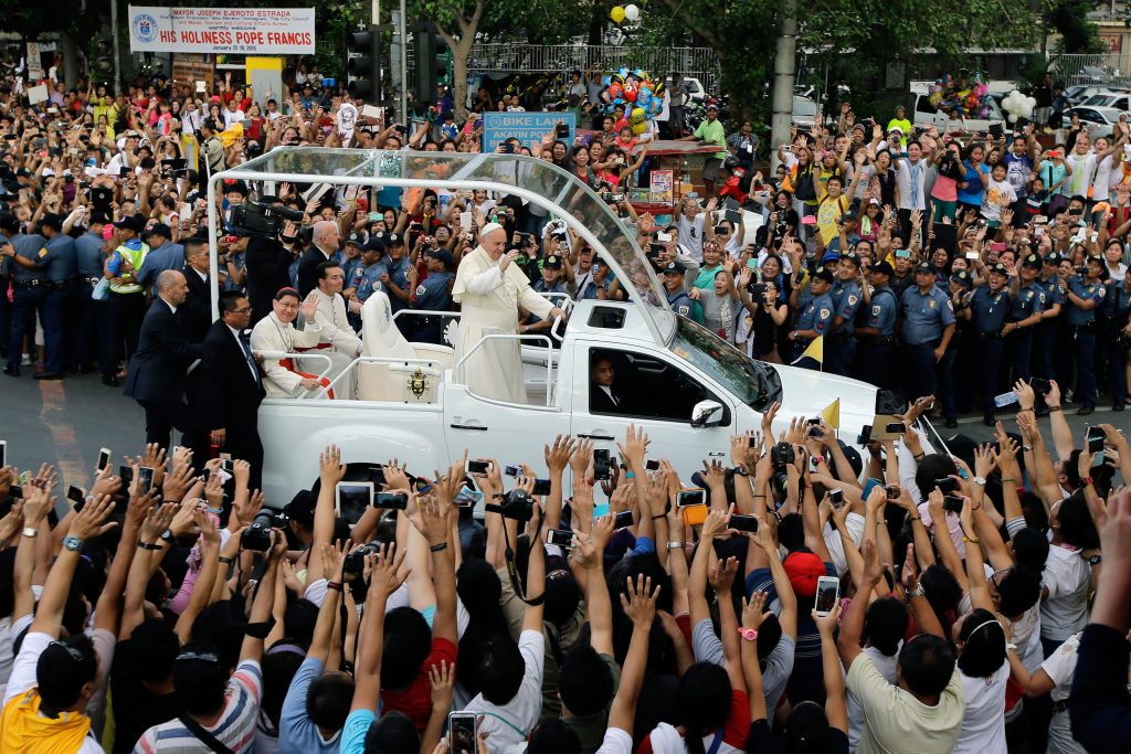 Σύμβολο ελπίδας πίσω από γυαλί: Γιατί ένα χρόνο μετά το θάνατο του Πάπα Φραγκίσκου δεν έχει φτάσει ακόμα το Popemobile στη Γάζα