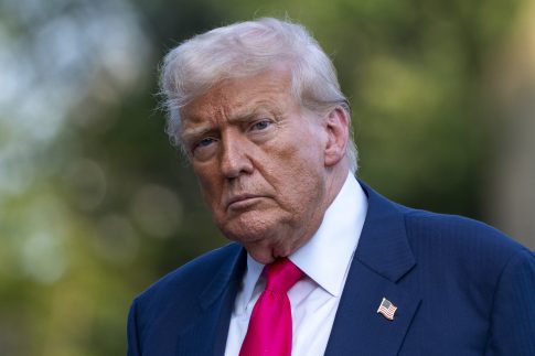 Live: «Όποιο ιρανικό πλοίο πλησιάσει τα Στενά του Ορμούζ, θα εξαλειφθεί» λέει ο Τραμπ – Σε ισχύ ο ναυτικός αποκλεισμός των ΗΠΑ