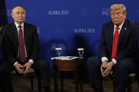 Live: «Το Ιράν πρέπει να παραδοθεί, δεν θα αποκτήσει ποτέ πυρηνικά» λέει ο Τραμπ