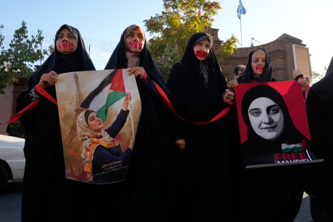 Ουκρανία: Η υπηρεσία καταπολέμησης της διαφθοράς κατηγορεί βουλευτές για δωροδοκίες <strong>και επιχειρεί εφόδους σε κυβερνητικά γραφεία</strong>