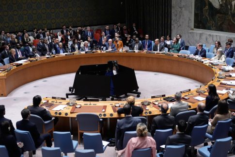 Στο δρόμο της επιστροφής: Κυκλοφοριακό «έμφραγμα» στην Κακιά Σκάλα, αυξημένη κίνηση σε εθνικές οδούς, λιμάνια και διόδια – Δείτε live πού υπάρχουν προβλήματα