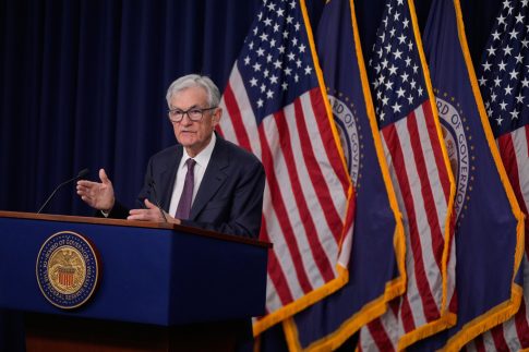 Το ΔΝΤ αναθεωρεί προς τα κάτω τις προοπτικές για την ανάπτυξη και κρούει «κώδωνα» για πιο δυσμενές προβλέψεις