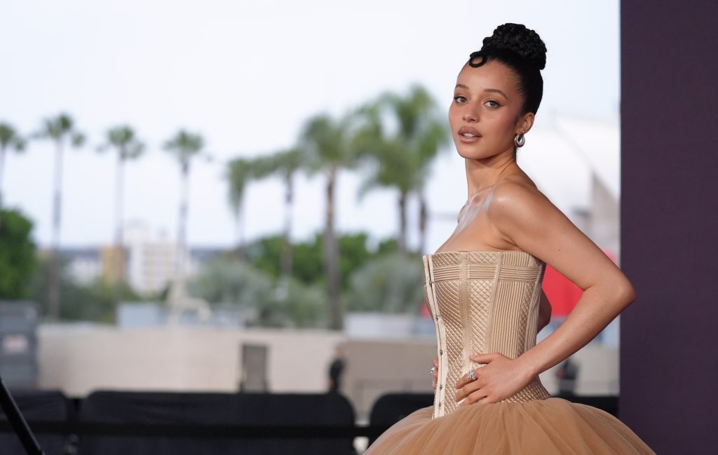 Η χρονιά της Chase Infiniti και η νέα της σειρά “The Testaments”