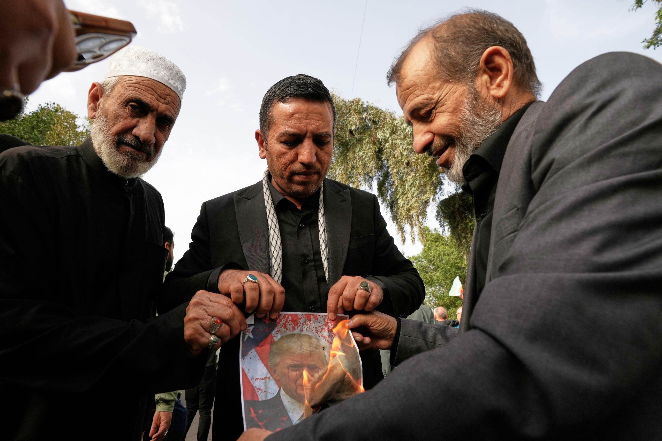 Το Ιράν απαντάει στον Τραμπ: Οι απερίσκεπτες ενέργειές σου οδηγούν τις ΗΠΑ σε ζωντανή κόλαση