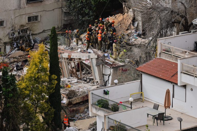 Το ΕΡΤnews στο Τελ Αβίβ: Το Ισραήλ δηλώνει αποφασισμένο να συνεχίσει τον πόλεμο – «Γκάζι» στην παραγωγή αντιαεροπορικών συστημάτων