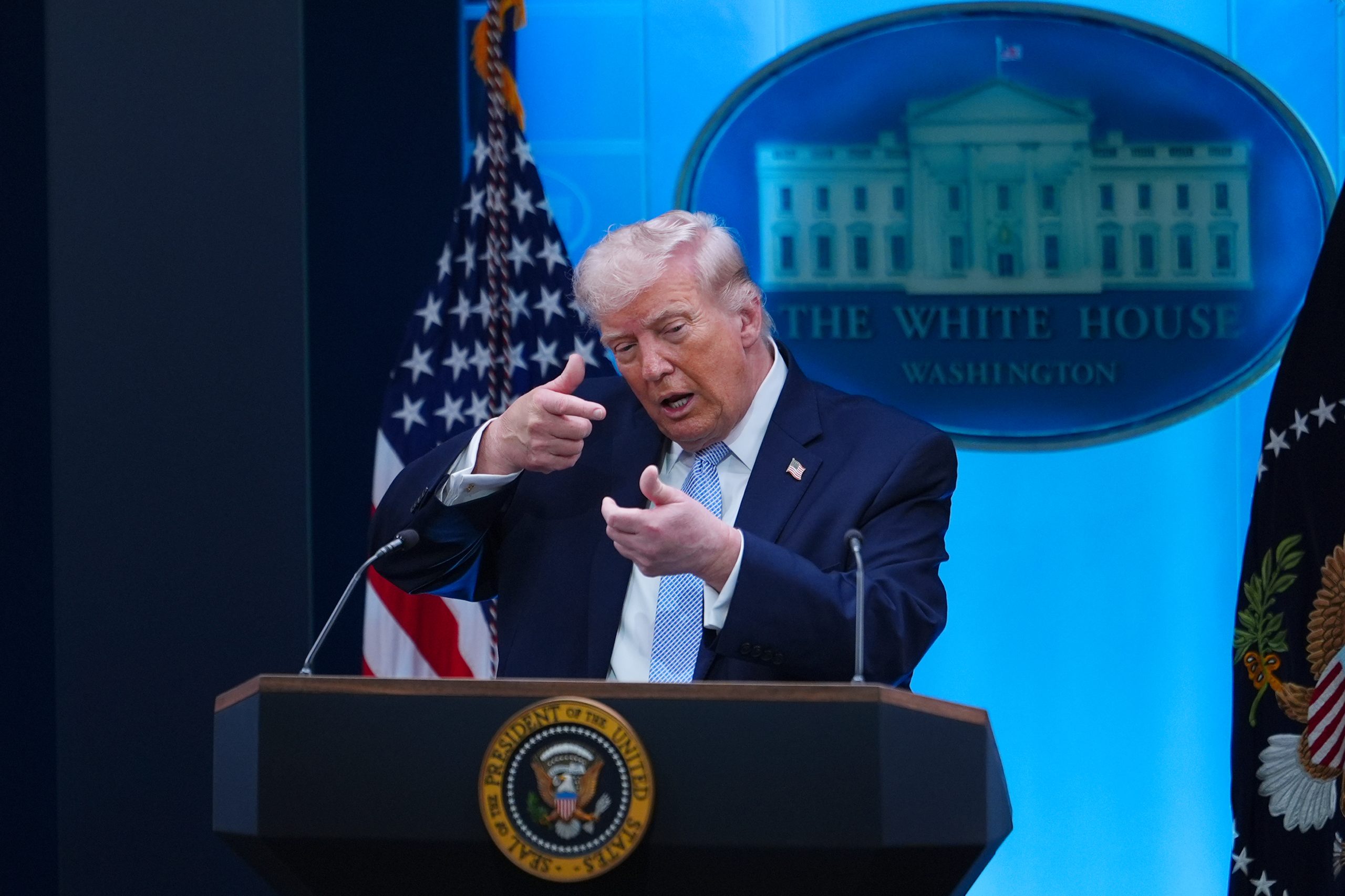 Axios: Οι συνομιλίες ΗΠΑ-Ιράν δείχνουν μια αμυδρά ελπίδα προόδου λίγες ώρες πριν εκπνεύσει το τελεσίγραφο Τραμπ