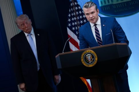 «Ψηφιακό ανάχωμα» για την προστασία των ανηλίκων η απαγόρευση πρόσβασης στα social media για κάτω των 15 ετών