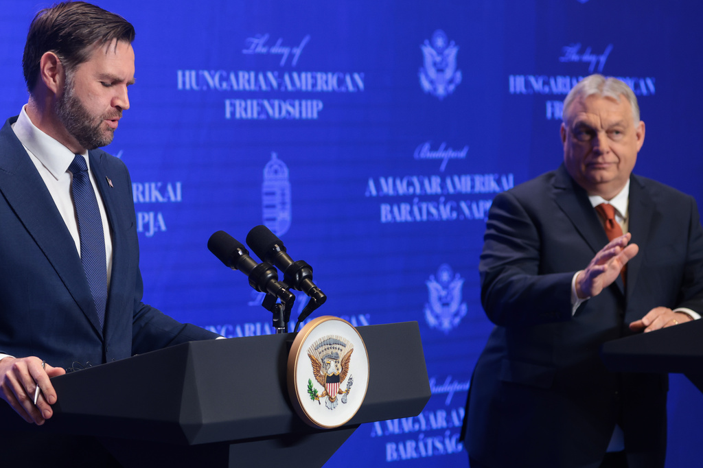 Αντιπρόεδρος ΗΠΑ: Οι «γραφειοκράτες» των Βρυξελλών αναμειγνύονται στις ουγγρικές εκλογές