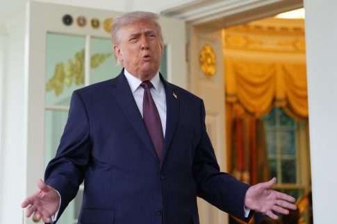 Ουκρανία: Η υπηρεσία καταπολέμησης της διαφθοράς κατηγορεί βουλευτές για δωροδοκίες <strong>και επιχειρεί εφόδους σε κυβερνητικά γραφεία</strong>