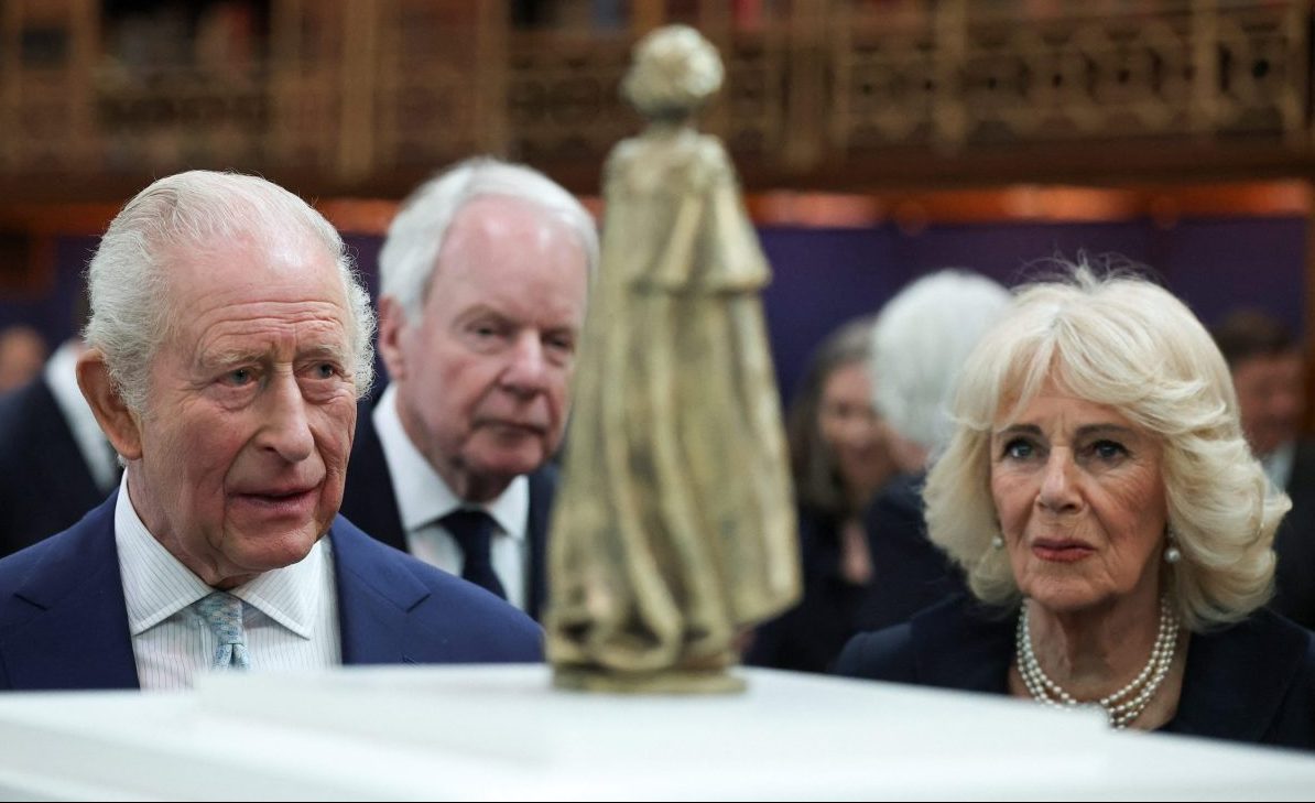 Βασιλιάς Κάρολος: Απέτισε φόρο τιμής στη μητέρα του για τα 100 χρόνια από τη γέννησή της  ​