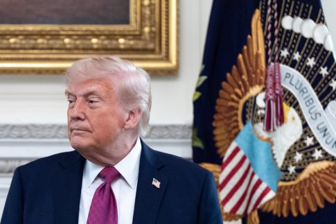 Άρχισε η επίσημη συλλογή υπογραφών για το ελληνικό πρόγραμμα της Deutsche Welle