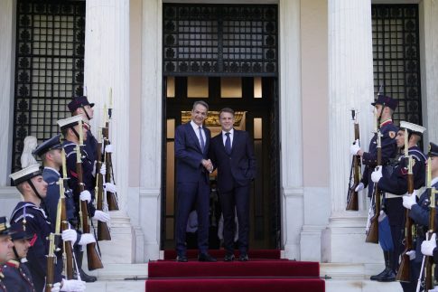 Γουίτκοφ και Κούσνερ μεταβαίνουν σήμερα στο Πακιστάν για συνομιλίες με τον Αραγτσί