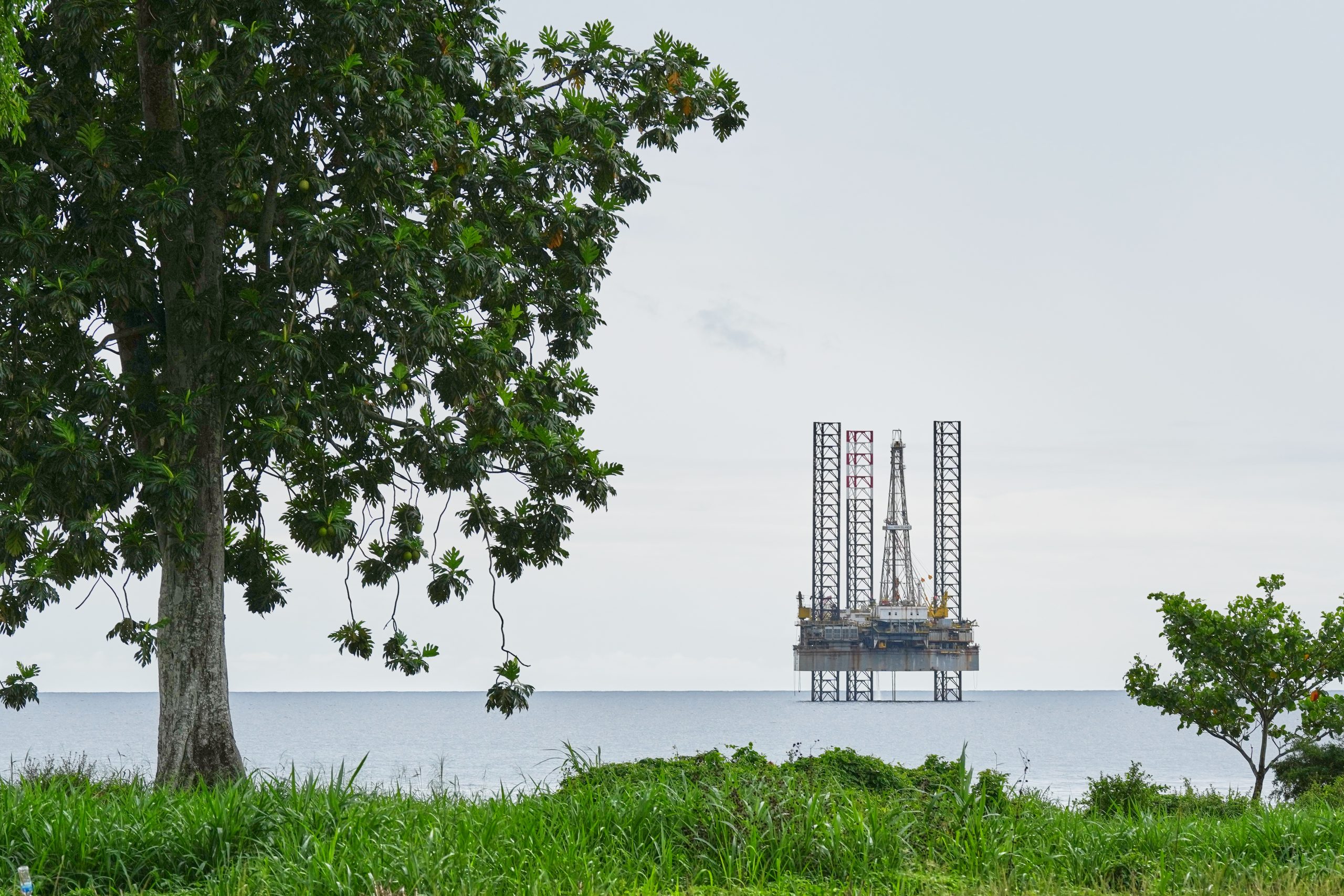 Νέα άνοδος του πετρελαίου μετά το πάγωμα των ειρηνευτικών συνομιλιών – Στα 106 δολάρια το Brent