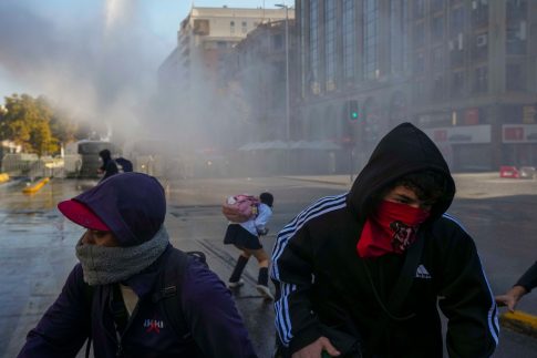 <strong>Oλοκληρώθηκε η επιχείρηση για την απομάκρυνση δύο χειροβομβίδων</strong> στο Κολωνάκι – Αποκαταστάθηκε η κυκλοφορία των οχημάτων στη Σκουφά