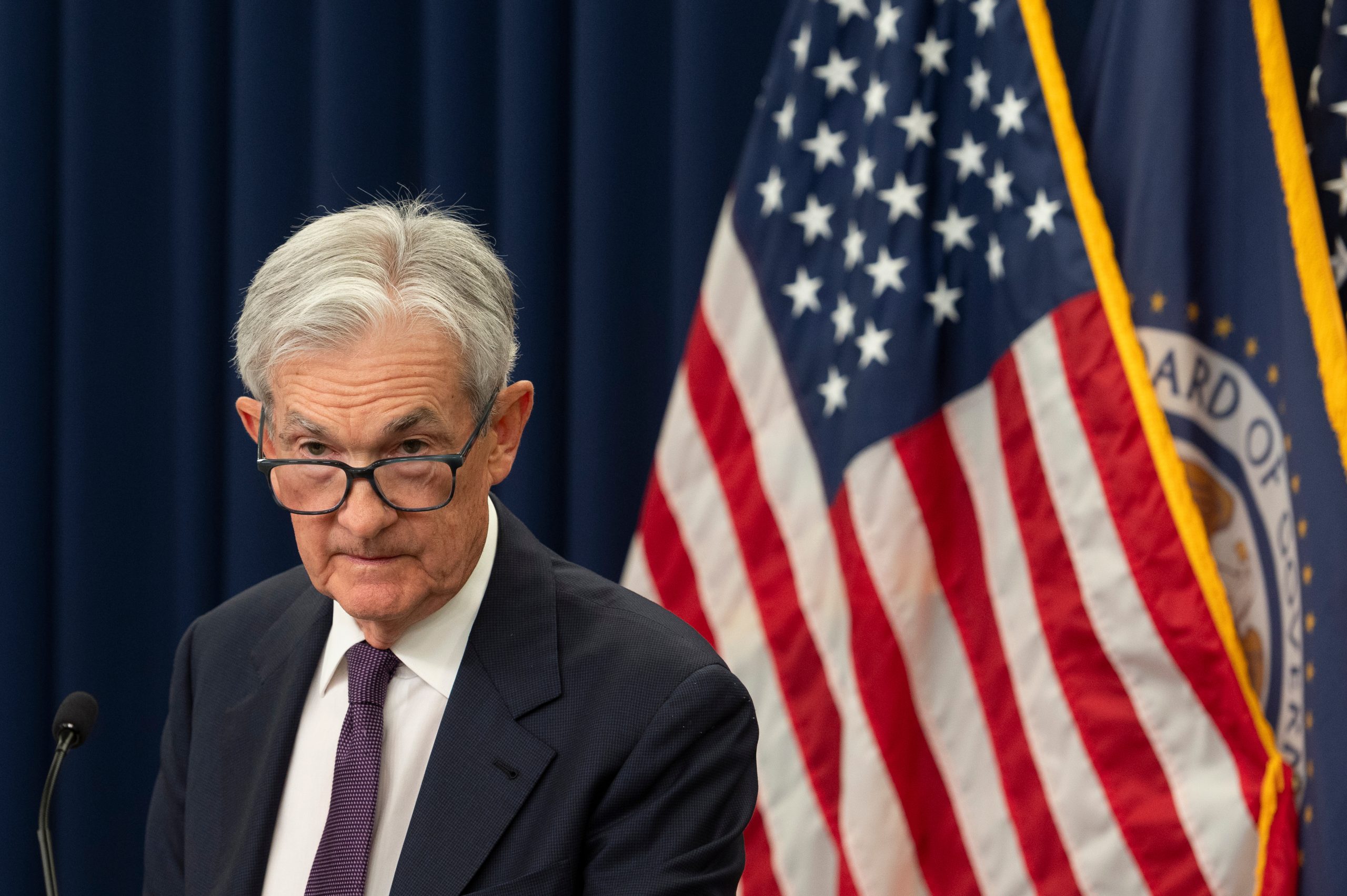 Ο Πάουελ αποχωρεί από επικεφαλής της Fed, αλλά παραμένει ως διοικητής  ​