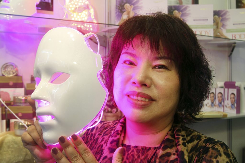 Θεραπεία με κόκκινο φως: Τι λένε οι επιστήμονες