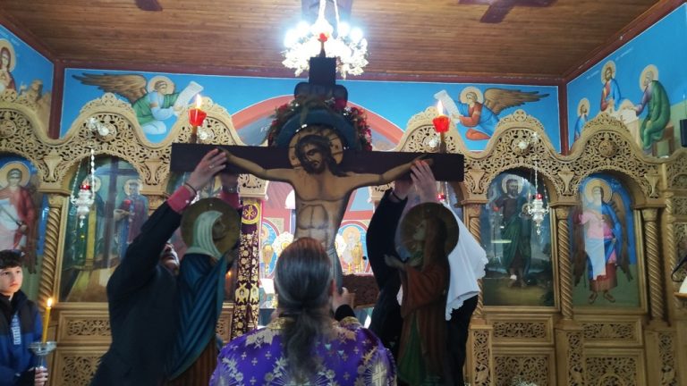 Μεγάλη Παρασκευή: Με κατάνυξη η Αποκαθήλωση στον Πολύανθο Ροδόπης