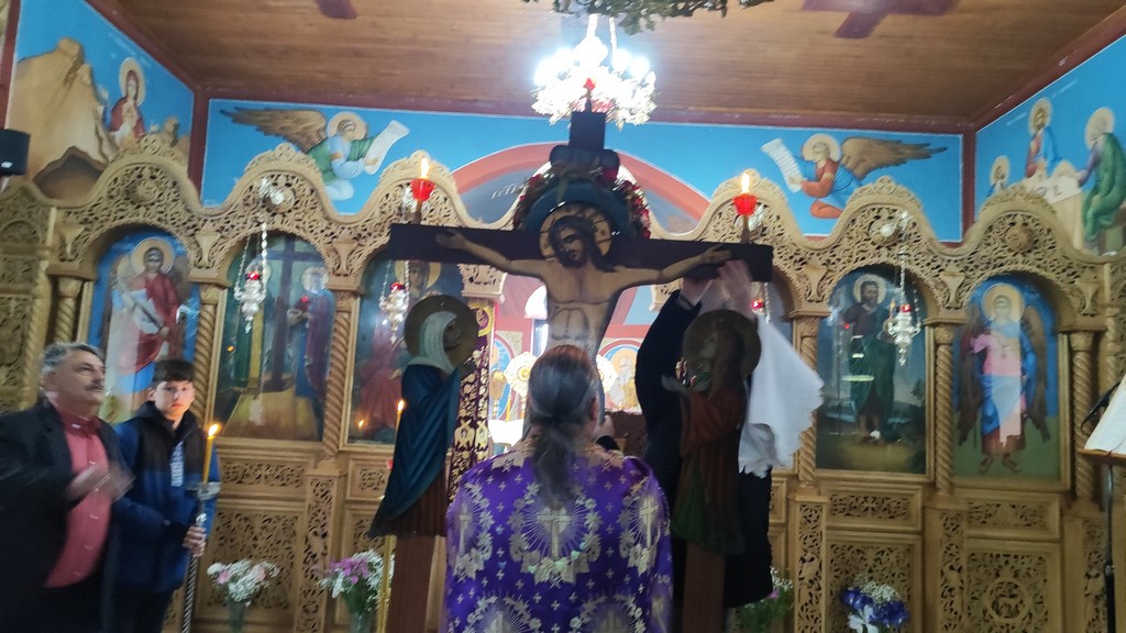 apokathilosi-2 Μεγάλη Παρασκευή: Με κατάνυξη η Αποκαθήλωση στον Πολύανθο Ροδόπης