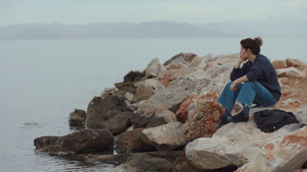 «Μη γελάτε, θα σας δει ο κόσμος»: Η νέα ταινία του Νικόλα Δημητρόπουλου κάνει πρεμιέρα στην Αθήνα