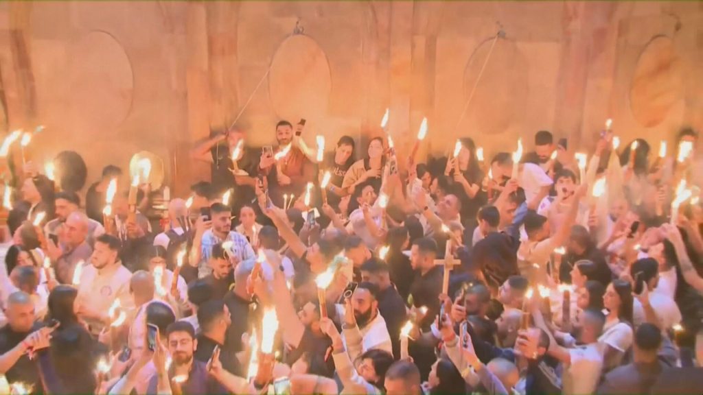 Το ERTnews στα Ιεροσόλυμα: Ολοκληρώθηκε η τελετή αφής του Αγίου Φωτός – Πότε φθάνει στην Αθήνα