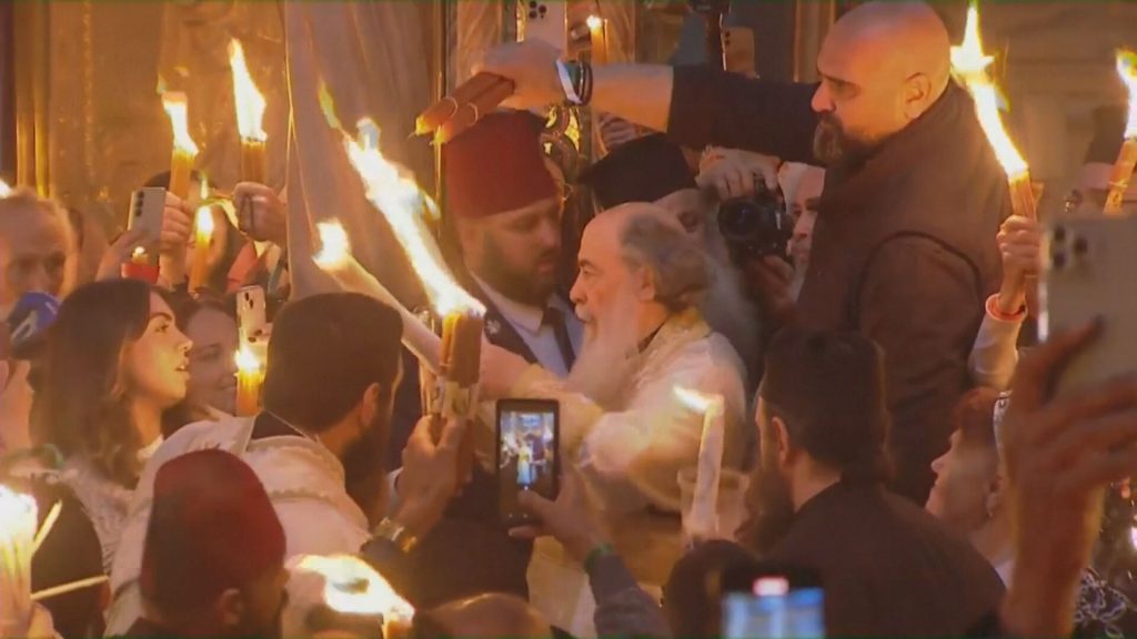 Το ERTnews στα Ιεροσόλυμα: Ολοκληρώθηκε η τελετή αφής του Αγίου Φωτός – Πότε φθάνει στην Αθήνα