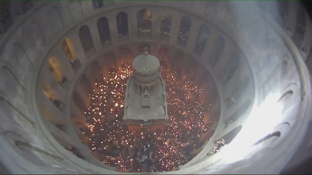 Το ERTnews στα Ιεροσόλυμα: Ολοκληρώθηκε η τελετή αφής του Αγίου Φωτός – Πότε φθάνει στην Αθήνα