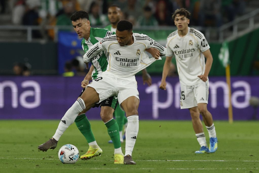 Ιδανική αυτόχειρας η Ρεάλ, άφησε στο 90+4΄ τις τελευταίες της ελπίδες για τον τίτλο στη Σεβίλλη  ​