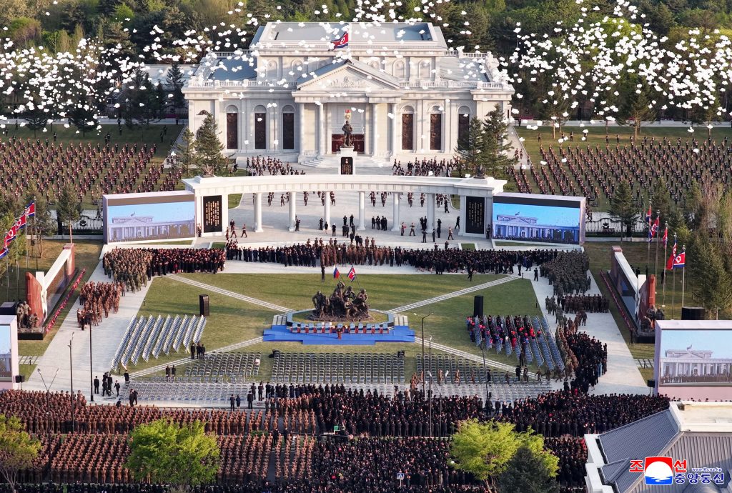 Η Βόρεια Κορέα εγκαινίασε μουσείο για τους πεσόντες στρατιώτες στον πόλεμο Ρωσίας – Ουκρανίας