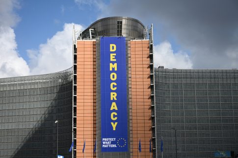 Πενήντα οικονομικά ευάλωτες γυναίκες χειρουργήθηκαν δωρεάν για καρκίνο μαστού και γυναικολογικές κακοήθειες χάρη στο <strong>«Build a Bridge»</strong>