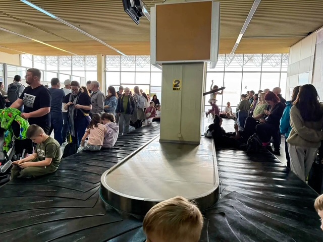 Καλαμάτα: Μεγάλη ταλαιπωρία για επιβάτες πτήσεων από Ηνωμένο Βασίλειο – «Μπλόκο» στους ελέγχους του αεροδρομίου