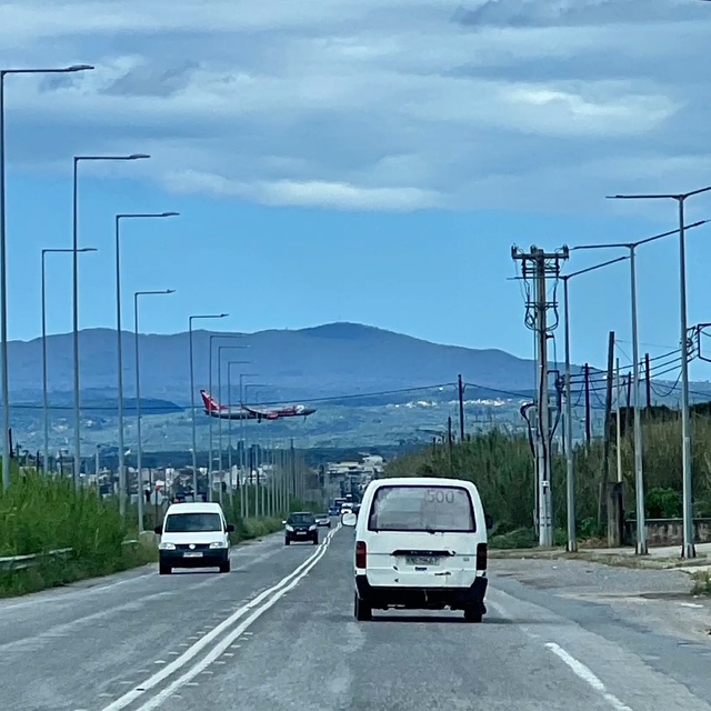Καλαμάτα: Μεγάλη ταλαιπωρία για επιβάτες πτήσεων από Ηνωμένο Βασίλειο – «Μπλόκο» στους ελέγχους του αεροδρομίου