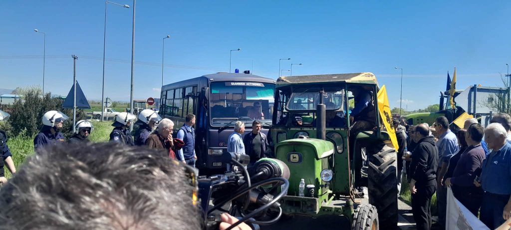 Νέα αγροτική κινητοποίηση στον Ε65 από παραγωγούς της Καρδίτσας