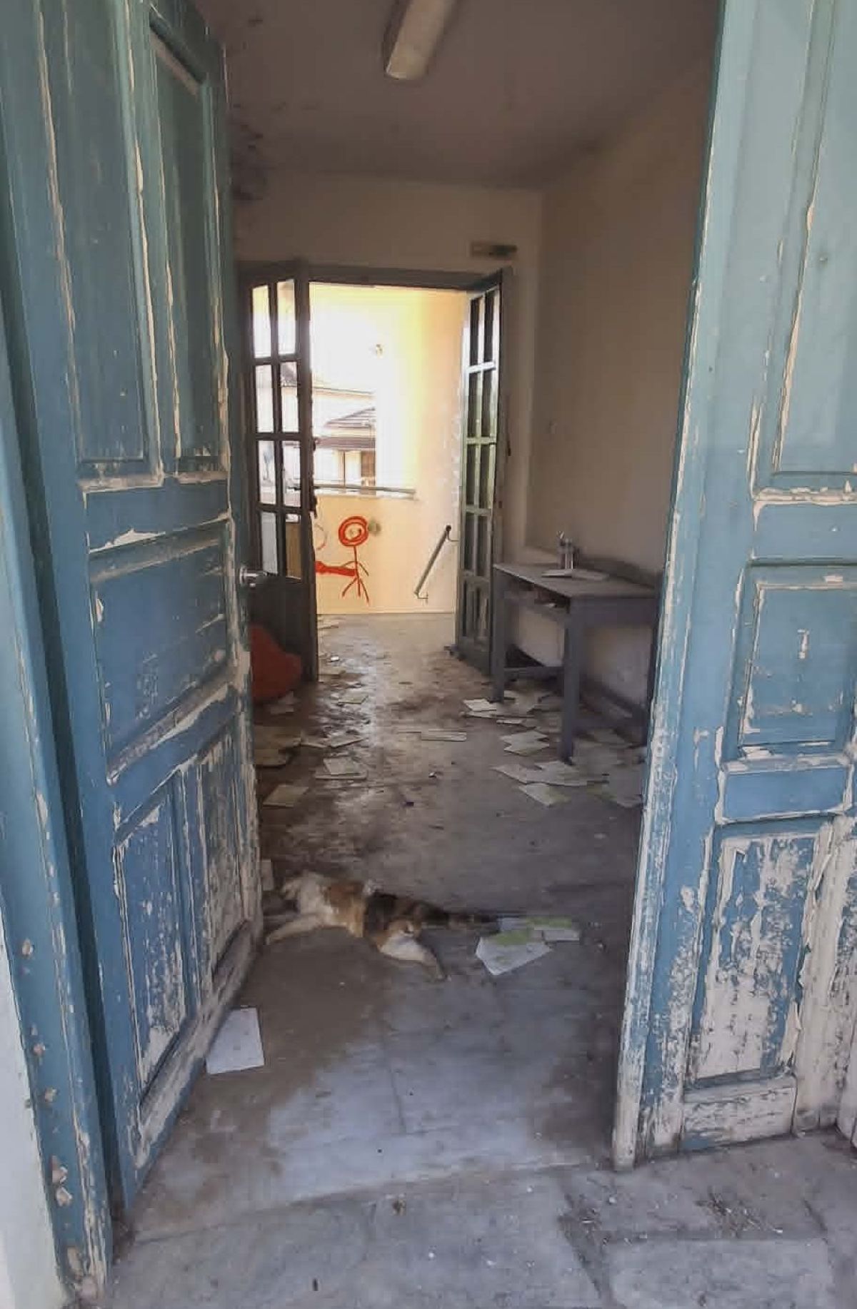 Εικόνα εγκατάλειψης στο παλιό δημοτικό σχολείο Άλλης Μεριάς – “Κραυγή αγωνίας” κατοίκων για την αξιοποίηση του χώρου