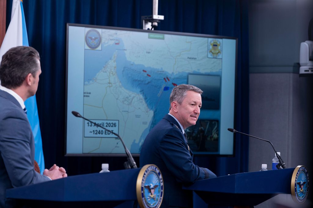 Χέγκσεθ: Παράθυρο ευκαιρίας για το Ιράν να επιλέξει σωστά στις διαπραγματεύσεις – «Εγκαταλείψτε τα πυρηνικά όπλα ή δείτε το κράτος σας να καταρρέει»