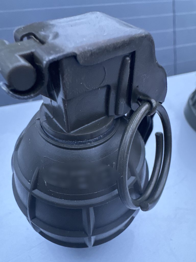 Πάτρα: Χειροβομβίδα σε κοτέτσι και «σκληρά» ναρκωτικά αποκάλυψε η αστυνομική έρευνα