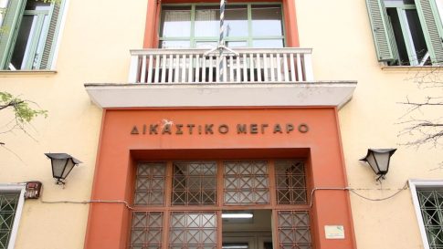 Ανατροπή μηχανής μετά τα διόδια Στρυμονικού – Ελαφρά τραυματισμένος νεαρός οδηγός