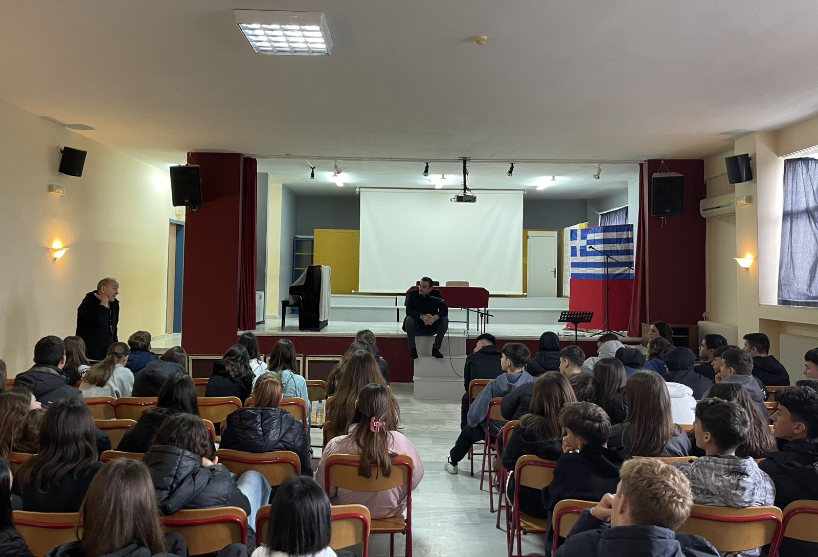 dimarxos-tyrnavou-mathites Στο Γυμνάσιο Αμπελώνα ο Δήμαρχος Τυρνάβου – Μίλησε με τους μαθητές για αυτοδιοίκηση και αγροτικά