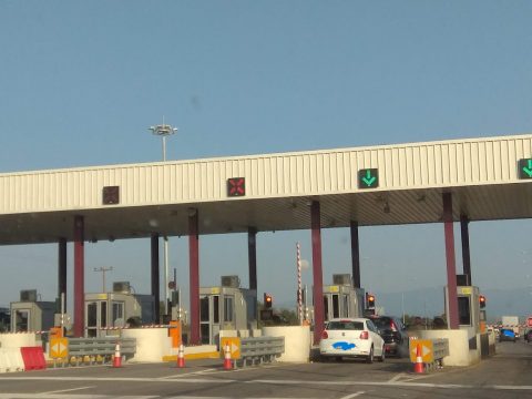 Άγιος Φως – Στα Ιεροσόλυμα η ελληνική αποστολή – Λοβέρδος: Αισιοδοξία ότι όλα θα εξελιχθούν ομαλά, τι ώρα αναμένεται στο Ελ. Βενιζέλος