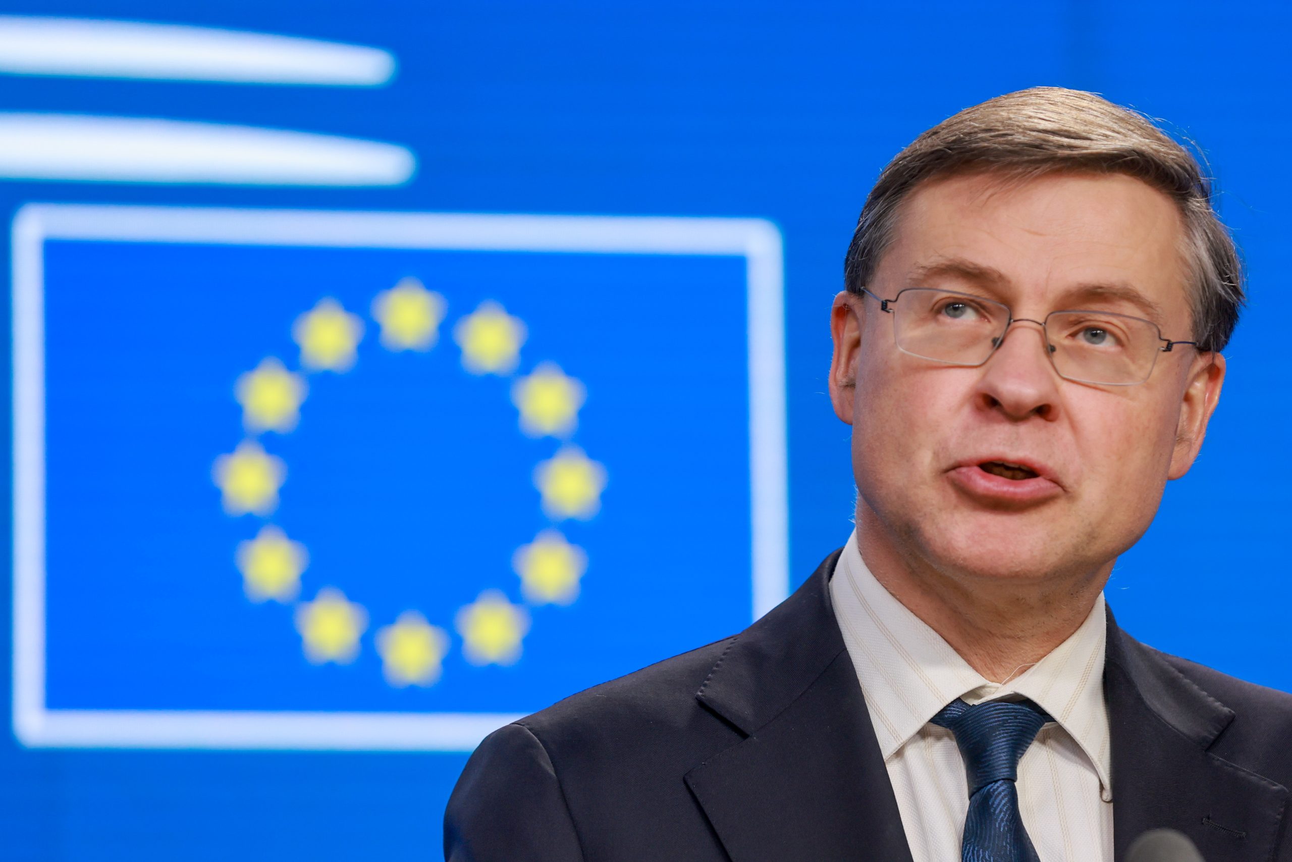 Ντομπρόβσκις στο ΕΡΤnews: Ανάπτυξη, πλεονάσματα και χρέος είναι το τρίπτυχο για τη θετική πορεία της ελληνικής οικονομίας