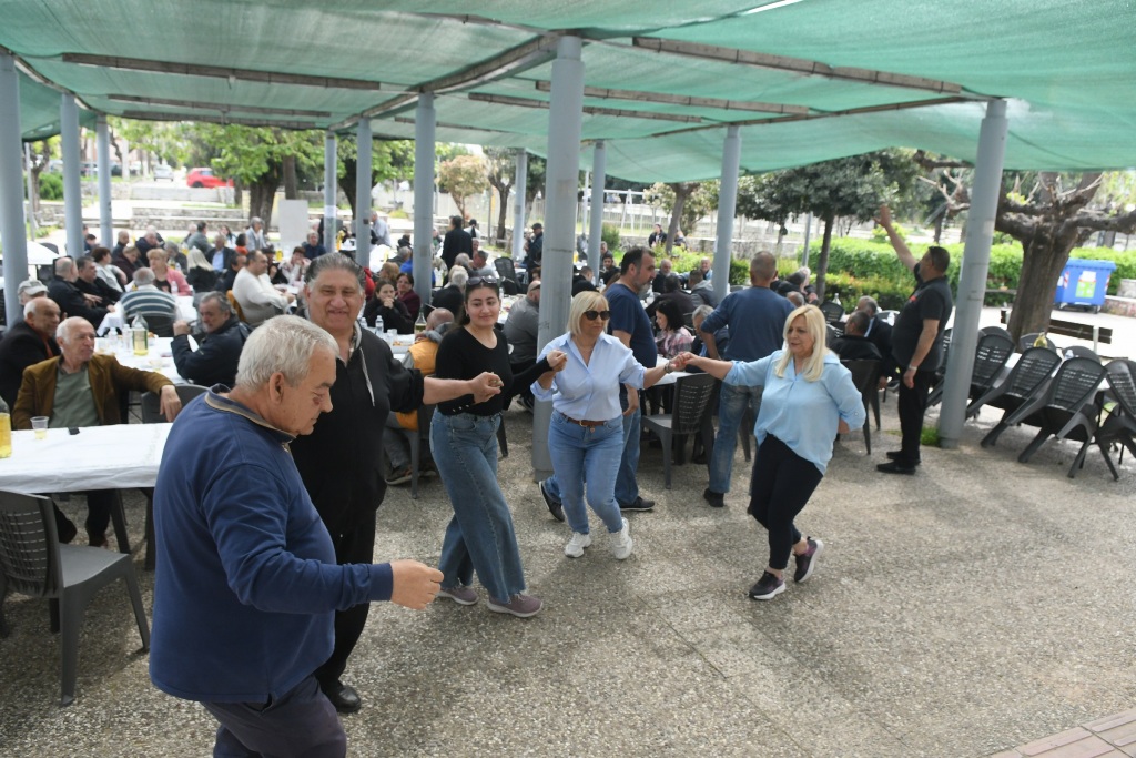 Με ευχές και χαμόγελα το Πασχαλινό Γλέντι του Δήμου Πατρέων