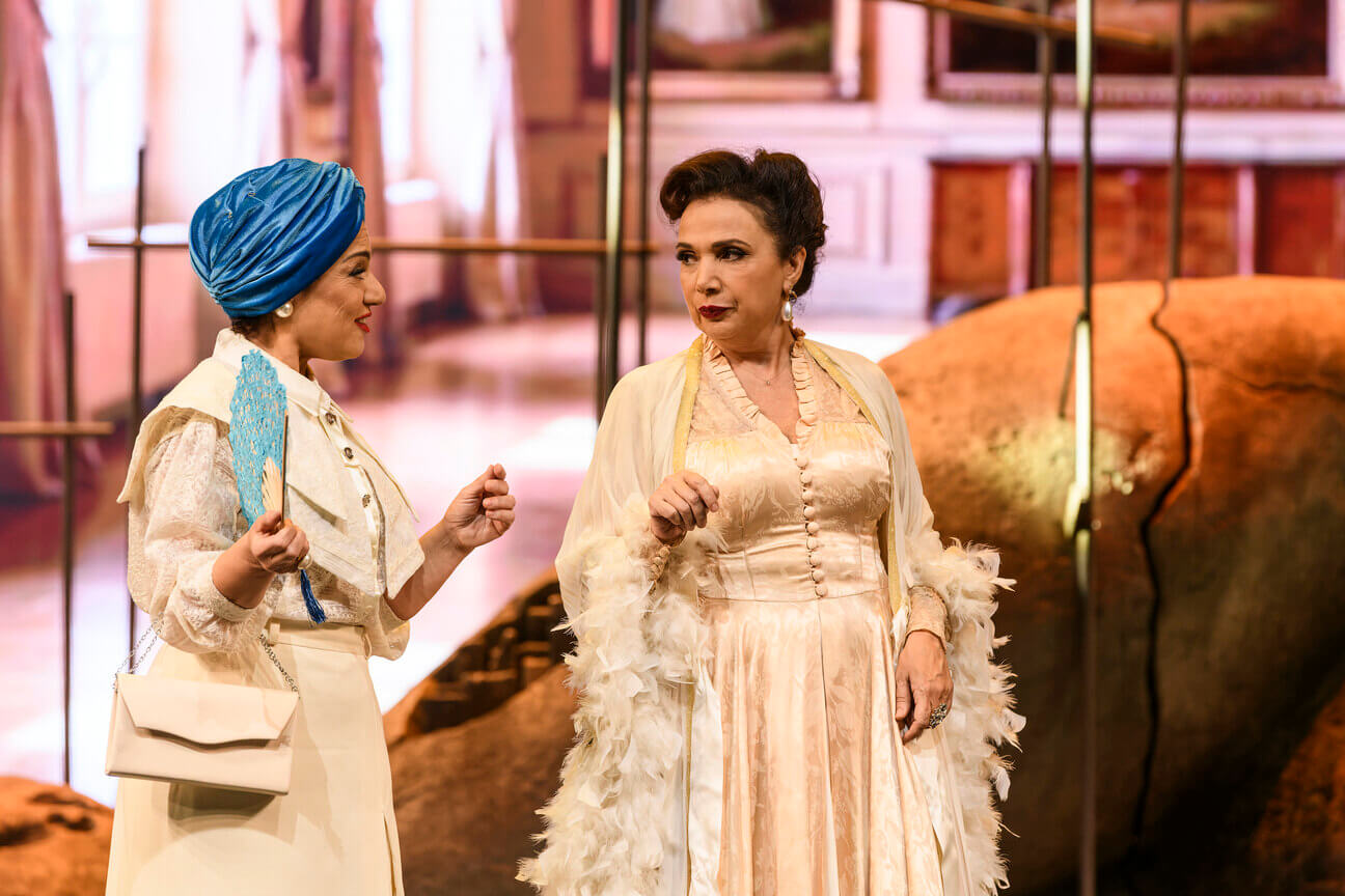 e-karaka-si-x-aleksania-n Τελευταίες παραστάσεις για την «Αλεξάνδρεια» του Φωκά Ευαγγελινού στο Θέατρο Παλλάς