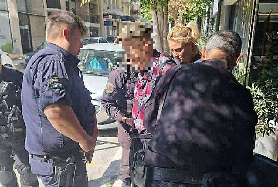 Μαρτυρία υπαλλήλου του ξενοδοχείου όπου εντοπίστηκε ο 89χρονος: Δεν ήταν επιθετικός, χαμογελούσε όταν τον συνέλαβαν – «Θα με δείτε στις ειδήσεις»