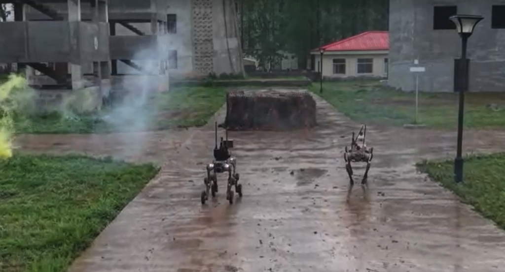 Ο στρατός της Κίνας εκπαιδεύεται με ρομποτικά σκυλιά και drone επίθεσης