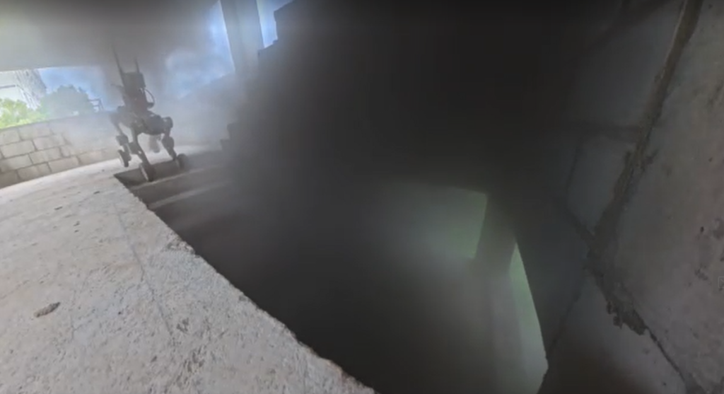 Ο στρατός της Κίνας εκπαιδεύεται με ρομποτικά σκυλιά και drone επίθεσης